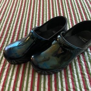 Dansko woman clogs